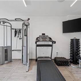 5 bedroom beachfront villa with heated pool near Omis, sleeps 9